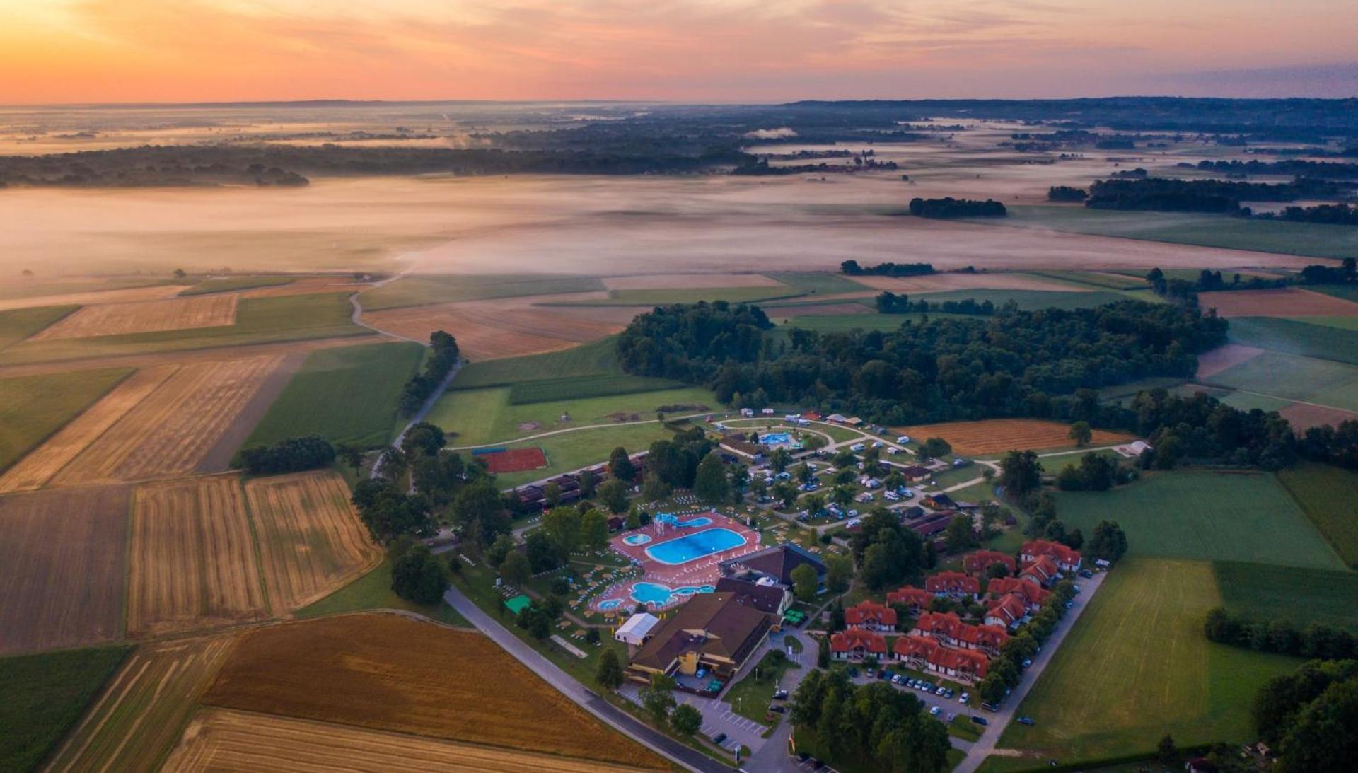 Terme Banovci - Hotel Zeleni Gaj Verzej Bagian luar foto