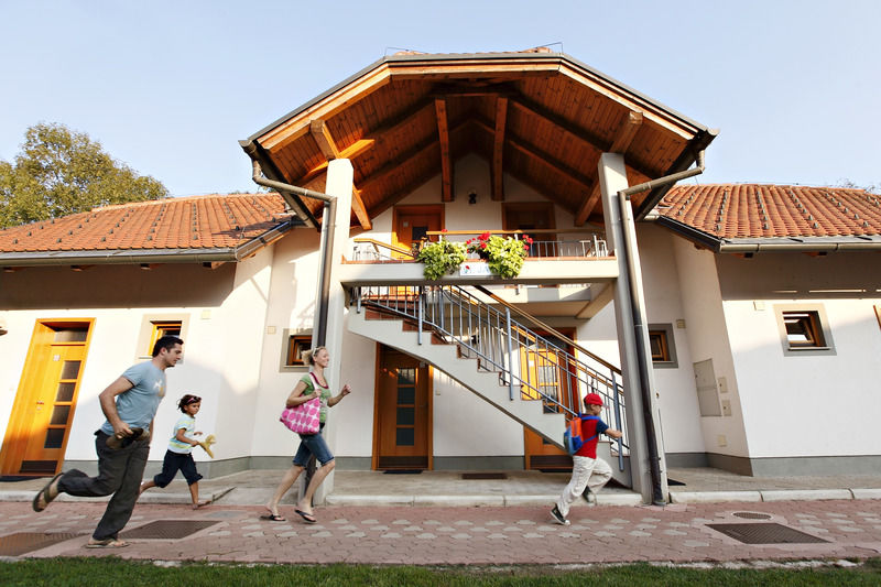 Terme Banovci - Hotel Zeleni Gaj Verzej Bagian luar foto