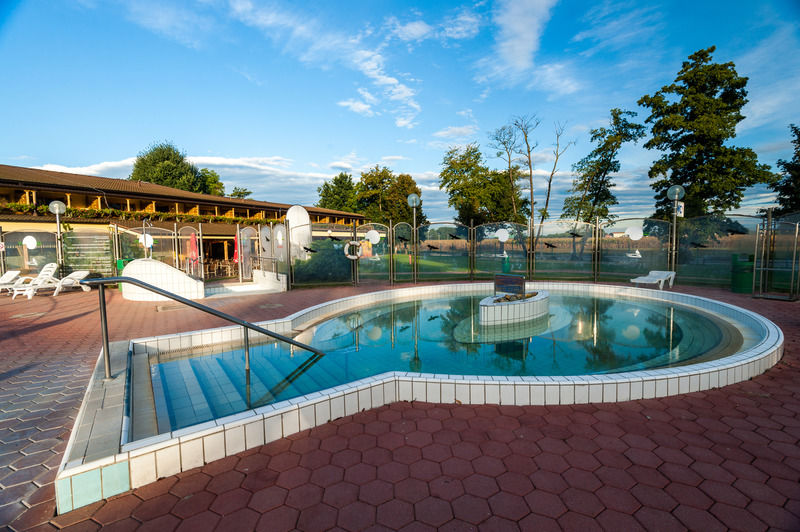 Terme Banovci - Hotel Zeleni Gaj Verzej Bagian luar foto